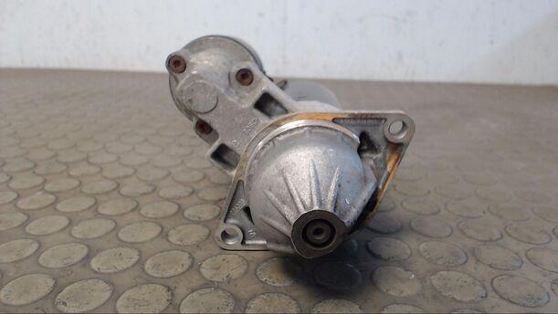 Foto: ANLASSER / STARTER BOSCH eines Opel Agila 1.0 12 V GL