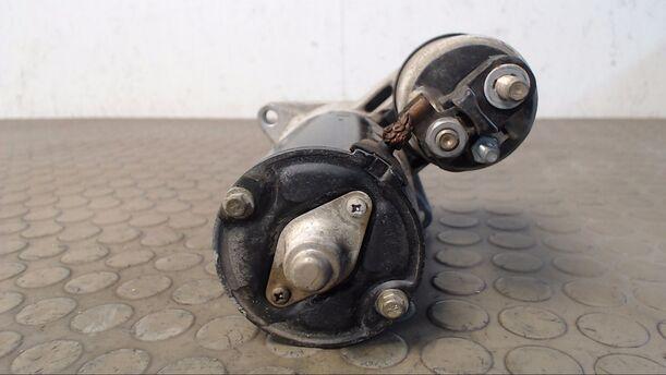 Foto: ANLASSER / STARTER BOSCH eines Opel Agila 1.0 12 V GL