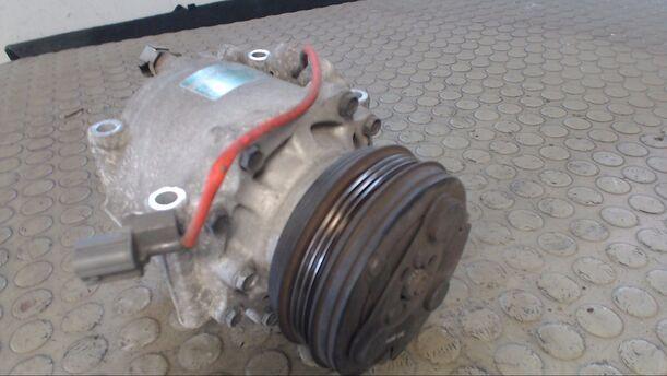 Foto: KOMPRESSOR KLIMAANLAGE eines Honda Civic 1.5i GL