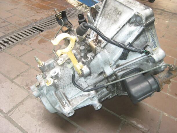 Foto: SCHALTGETRIEBE 5-GANG eines Honda Civic 1.5i GL