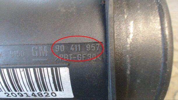 Foto: LUFTMASSENMESSER eines Opel Vectra 1.8 GL