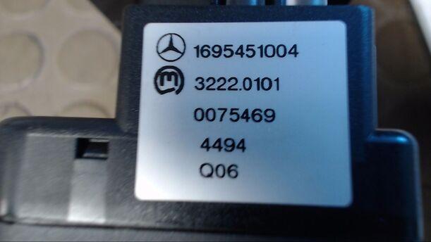 Foto: LICHTSCHALTER eines Mercedes-Benz A 180 CDI GL