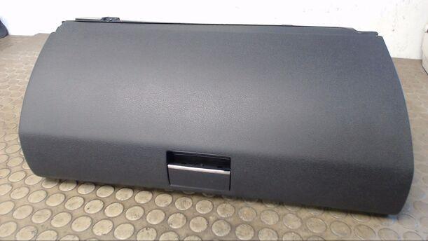 Foto: HANDSCHUHFACH eines Mercedes-Benz A 180 CDI GL