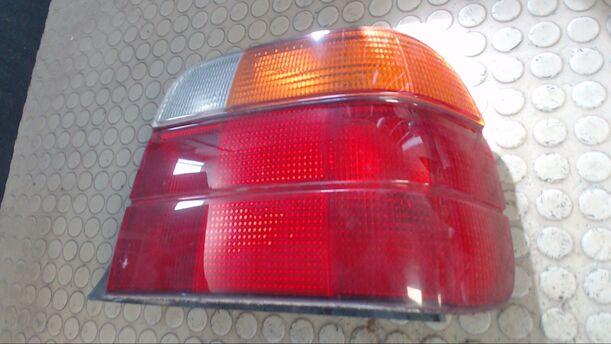Foto: HECKLEUCHTE / RÜCKLICHT  RECHTS eines BMW 316i compact GL