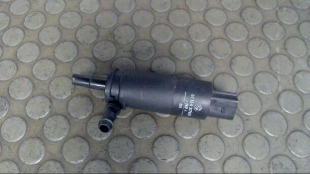 Foto: WASSERPUMPE SCHEINWERFERREINIGUNGSANLAGE eines BMW 523i GL
