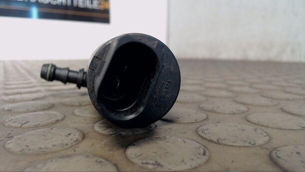 Foto: WASSERPUMPE SCHEINWERFERREINIGUNGSANLAGE eines BMW 523i GL