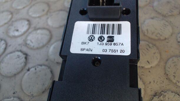 Foto: SCHALTER FENSTERHEBER eines Skoda Fabia 1.4 16V GL