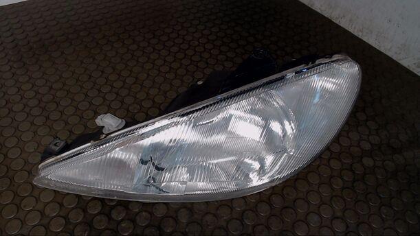 Foto: SCHEINWERFER LINKS eines Peugeot 206 SW 75 GL