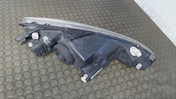 Foto: SCHEINWERFER LINKS eines Peugeot 206 SW 75 GL