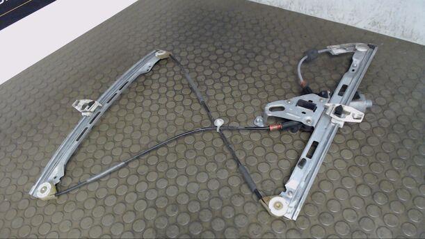 Foto: FENSTERHEBER ELEKTRISCH VORN LINKS (4/5-Türer) eines Peugeot 206 SW 75 GL