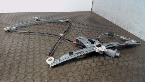 Foto: FENSTERHEBER ELEKTRISCH VORN LINKS (4/5-Türer) eines Peugeot 206 SW 75 GL