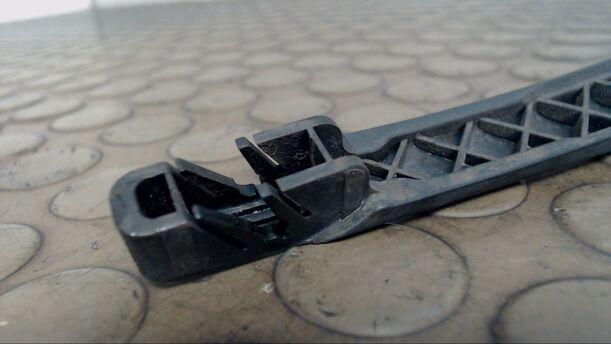 Foto: SCHEIBENWISCHERARM HINTEN eines Peugeot 206 SW 75 GL