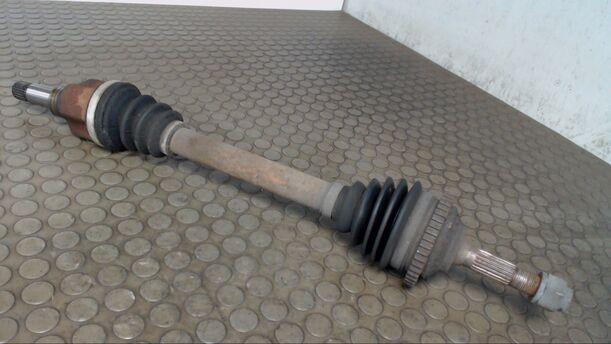 Foto: ANTRIEBSWELLE VORN LINKS eines Peugeot 206 SW 75 CL