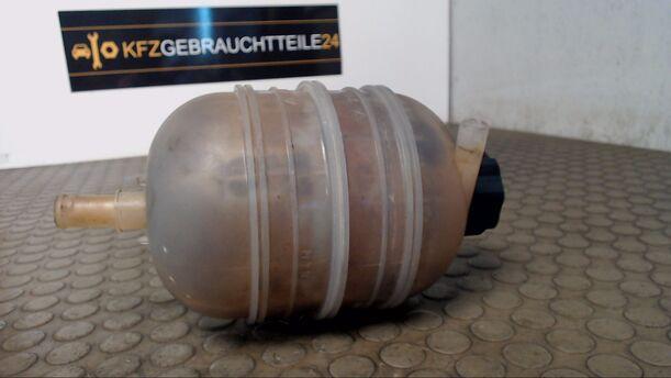 Foto: AUSGLEICHSBEHÄLTER eines Peugeot 206 SW 75 CL