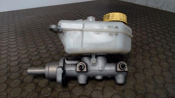 Foto: HAUPTBREMSZYLINDER eines VW Polo 1.4 TDI GL