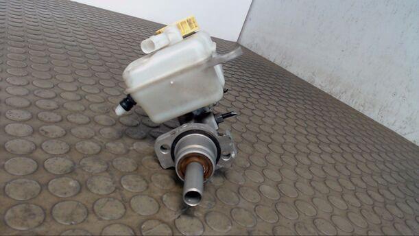 Foto: HAUPTBREMSZYLINDER eines VW Polo 1.4 TDI GL
