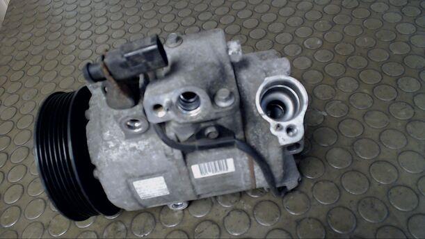 Foto: KOMPRESSOR KLIMAANLAGE eines VW Polo 1.4 TDI GL
