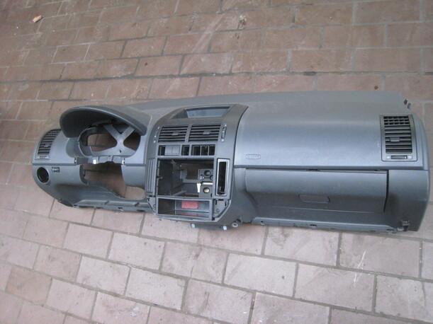Foto: ARMATURENBRETT eines VW Polo 1.4 TDI GL