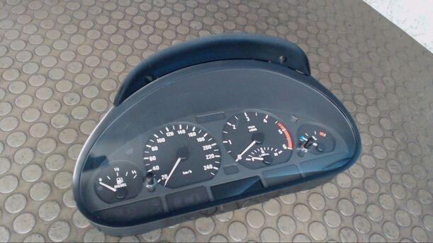Foto: TACHOEINHEIT eines BMW 320d touring GL