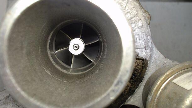 Foto: TURBOLADER MIT AUSPUFFKRÜMMER eines Ford Focus Turnier DI XL