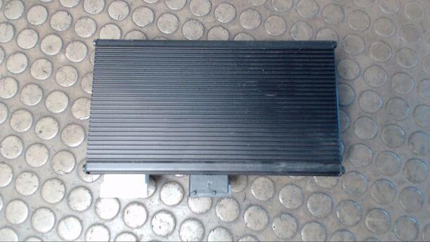 Foto: AUDIOVERSTÄRKERR / ENDSTUFE JBL eines Peugeot 607 HDI 135 Cup