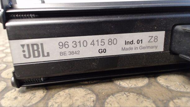 Foto: AUDIOVERSTÄRKERR / ENDSTUFE JBL eines Peugeot 607 HDI 135 Cup