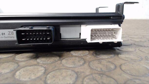 Foto: AUDIOVERSTÄRKERR / ENDSTUFE JBL eines Peugeot 607 HDI 135 Cup