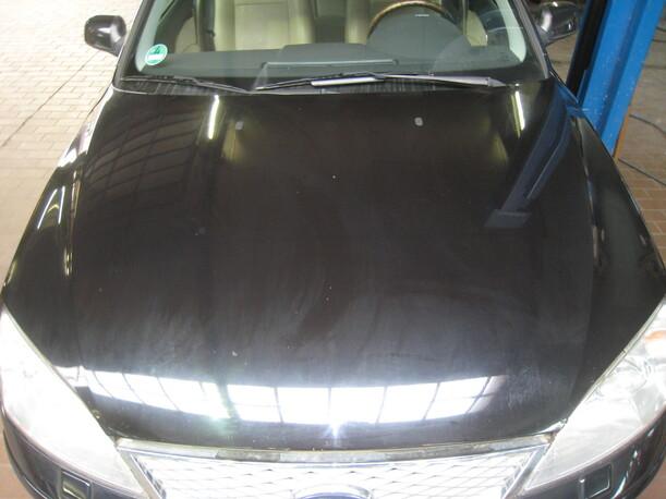 Foto: MOTORHAUBE eines Ford Mondeo 2.5  Turnier V6 Aut. GL