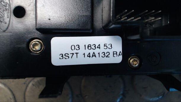 Foto: FENSTERHEBERSCHALTER eines Ford Mondeo 2.5  Turnier V6 Aut. Eco