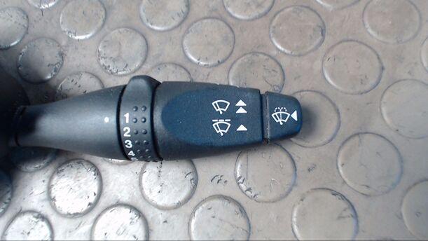Foto: SCHEIBENWISCHERSCHALTER eines Ford Mondeo 2.5  Turnier V6 Aut. Eco