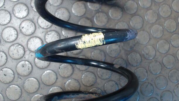 Foto: HINTERFEDER LINKS eines Ford Mondeo 2.5  Turnier V6 Aut. GL