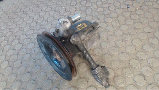Foto: PUMPE SERVOLENKUNG eines Opel Astra TD Eco