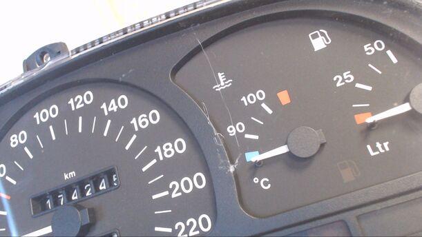 Foto: TACHOEINHEIT eines Opel Astra TD Eco