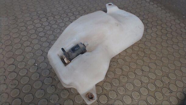 Foto: SCHEIBENWASCHBEHÄLTER MIT PUMPE eines Fiat Stilo 1.8 16V GL
