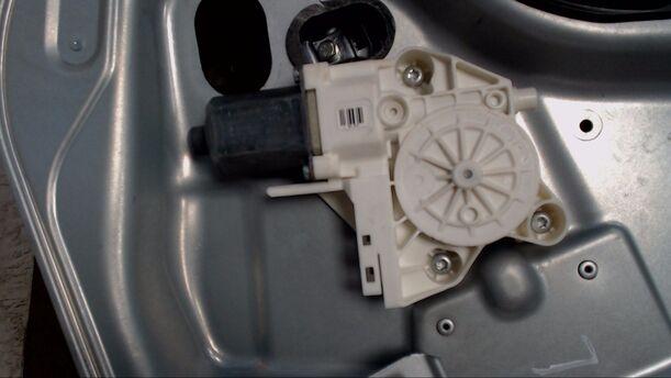 Foto: FENSTERHEBER ELEKTRISCH VORN LINKS (2/3-TÜRER) eines Ford Focus 1.4 16V Eco