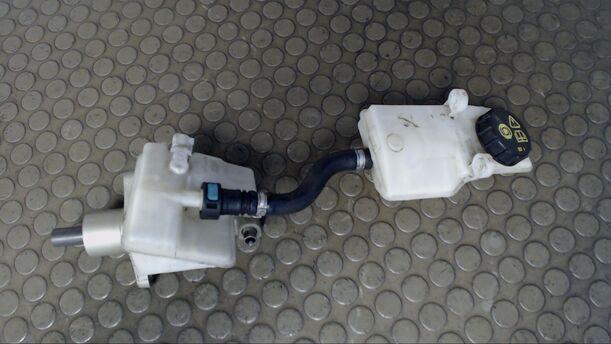 Foto: HAUPTBREMSZYLINDER eines Ford Focus 1.4 16V Eco