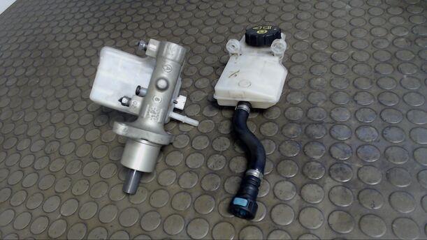 Foto: HAUPTBREMSZYLINDER eines Ford Focus 1.4 16V Eco