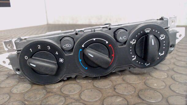Foto: HEIZUNGSBETÄTIGUNG eines Ford Focus 1.4 16V Eco