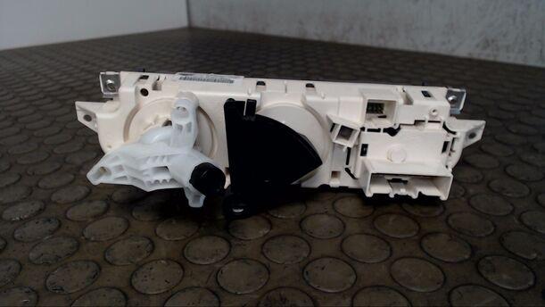 Foto: HEIZUNGSBETÄTIGUNG eines Ford Focus 1.4 16V Eco