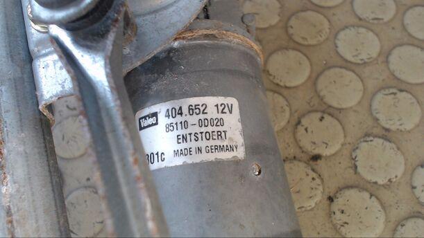Foto: SCHEIBENWISCHERMOTOR VORN eines Toyota Yaris 1.0