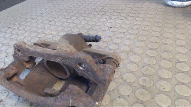 Foto: BREMSSATTEL VORN RECHTS eines Toyota Yaris 1.0