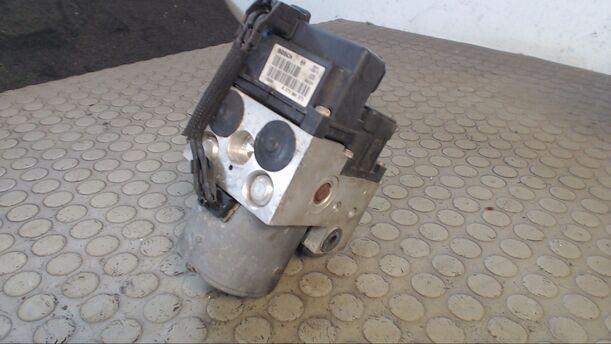 Foto: HAUPTBREMSAGGREGAT ABS eines Toyota Yaris 1.0