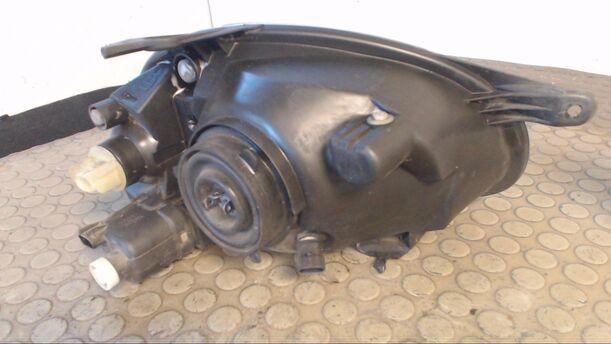 Foto: SCHEINWERFER LINKS eines Opel Corsa Eco