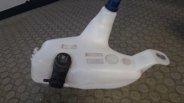 Foto: SCHEIBENWASCHBEHÄLTER MIT PUMPE eines Fiat Punto 1.2 8V Eco