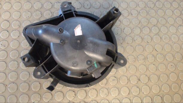 Foto: HEIZUNGSGEBLÄSE eines Fiat Punto 1.2 8V Eco