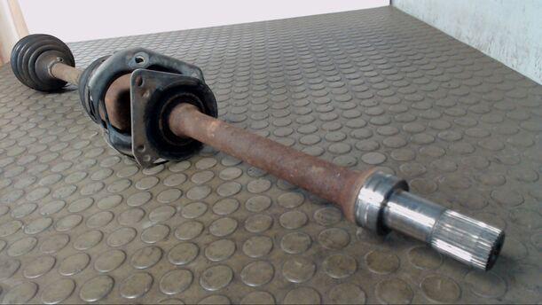 Foto: ANTRIEBSWELLE VORN RECHTS (AUTOMATIK) eines Ford Mondeo Turnier Eco