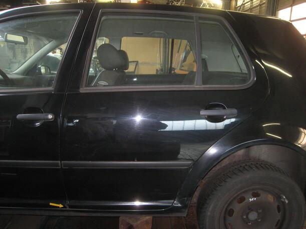 Foto: TÜR HINTEN LINKS eines VW Golf 1.9 TDI GL