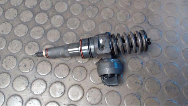 Foto: PUMPE-DÜSE EINHEIT eines VW Golf 1.9 TDI CL