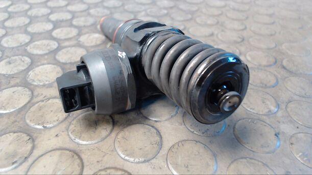 Foto: PUMPE-DÜSE EINHEIT eines VW Golf 1.9 TDI CL