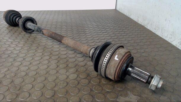 Foto: ANTRIEBSWELLE VORN LINKS eines Honda Civic 1.5i CL